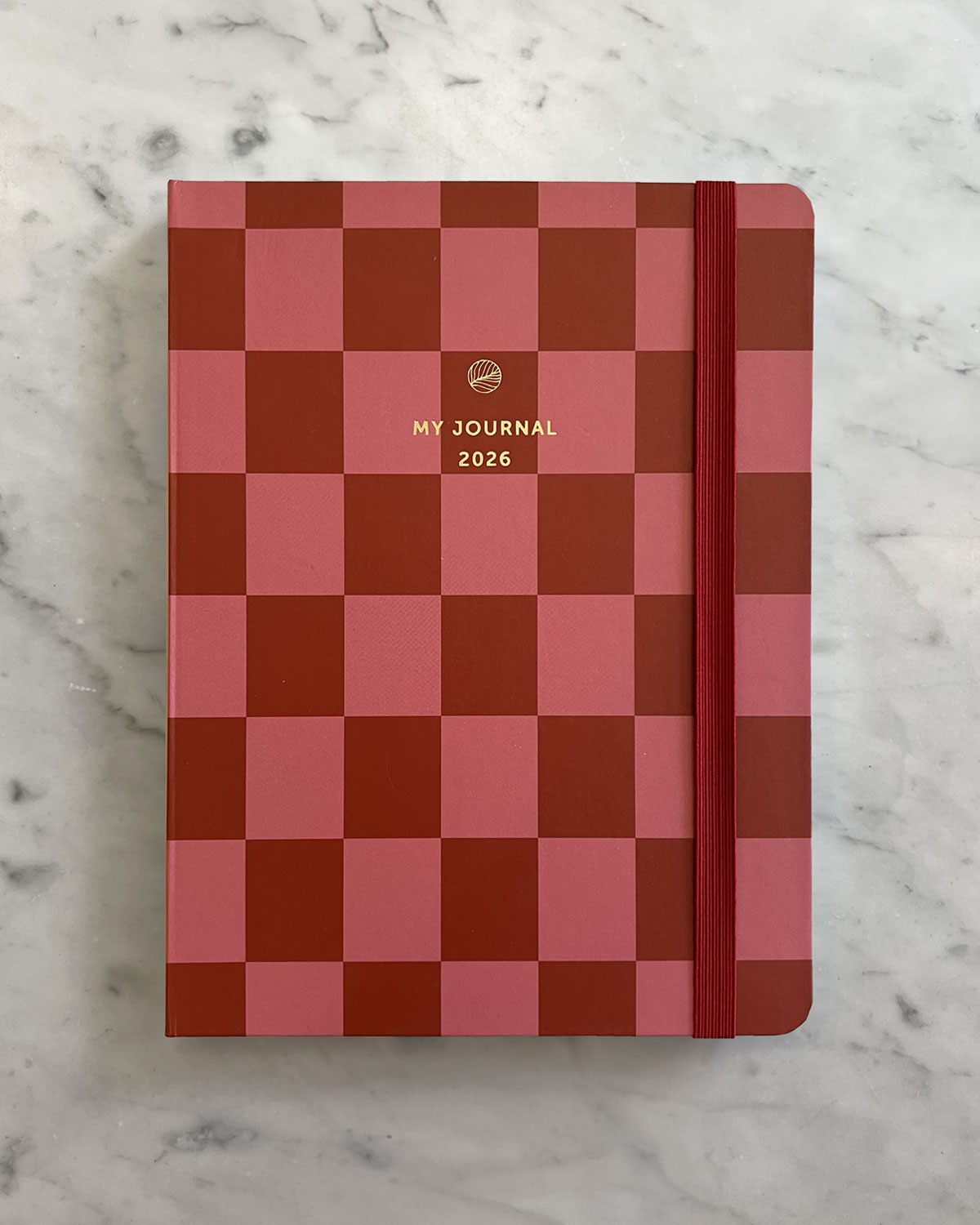 Checkered_Red_Pink_kalenteri_2026_2