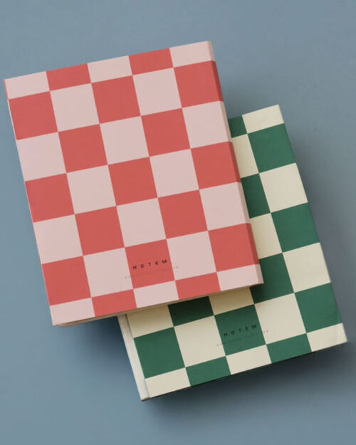 Alternative view of Nela Kierresidottu muistikirja, keskikokoinen