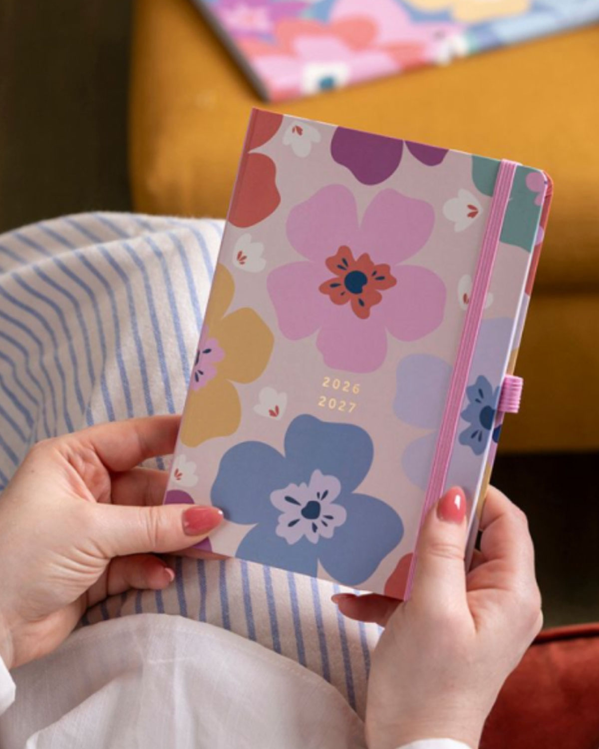 Floral_busy_b_2026-2027_4
